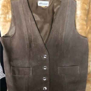 Classic 60s Suede Vest & Peace Necklace